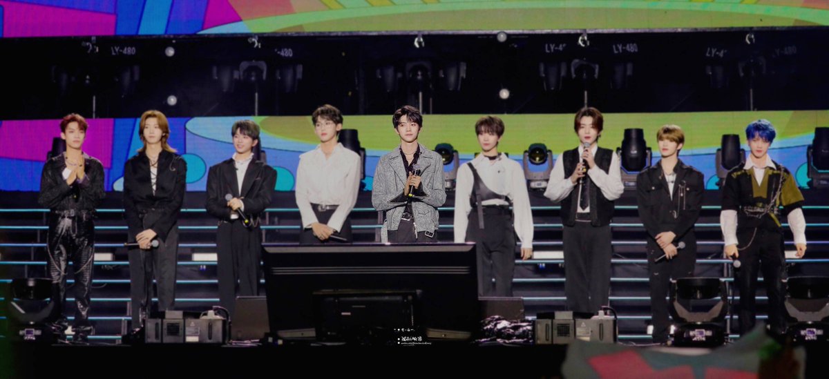 出道快乐！center looks good on you bb

cr. 随机映像·罗一舟