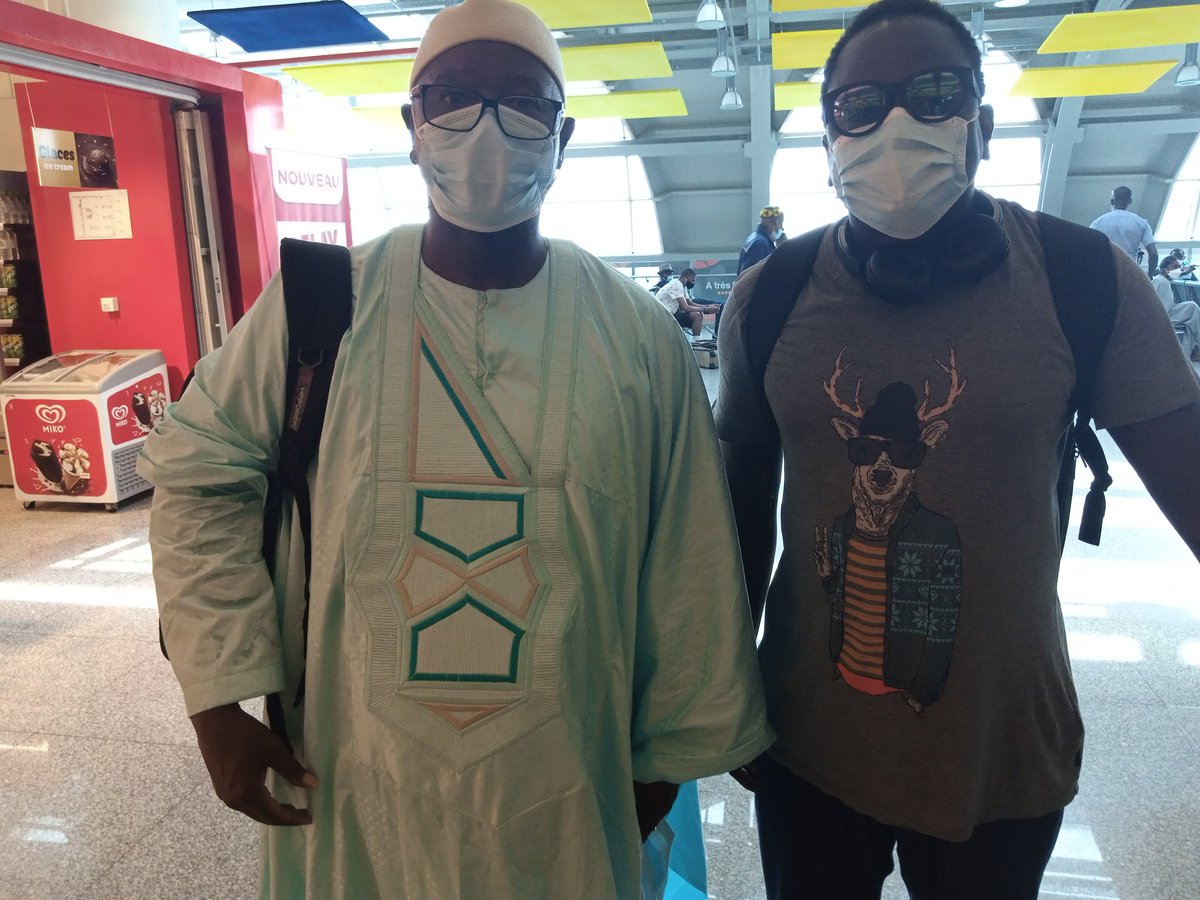 papegahnba's tweet photo. Portons nos masques dixit le doyen @aliounetine16 #Covid19messageforall #BeforeBoarding https://t.co/iXvpxmlL0b