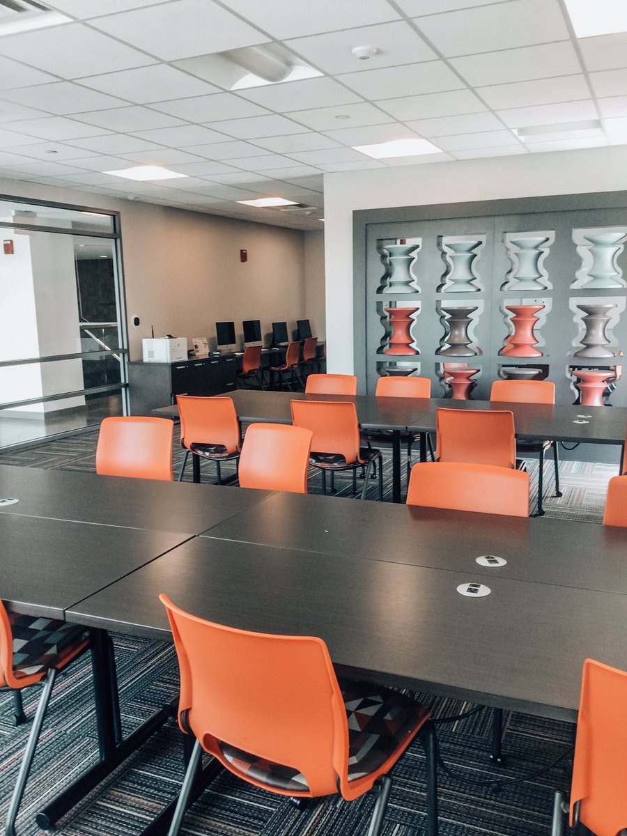 Academics are as important to us as they are for our Wolverines❕🤓We’ve got lots of study space, Macs and PCs 🖥, free printing🖨, and private study rooms📚❕With classes starting again soon, our business center may become your new favorite place! 📝
•
•
#studentliving