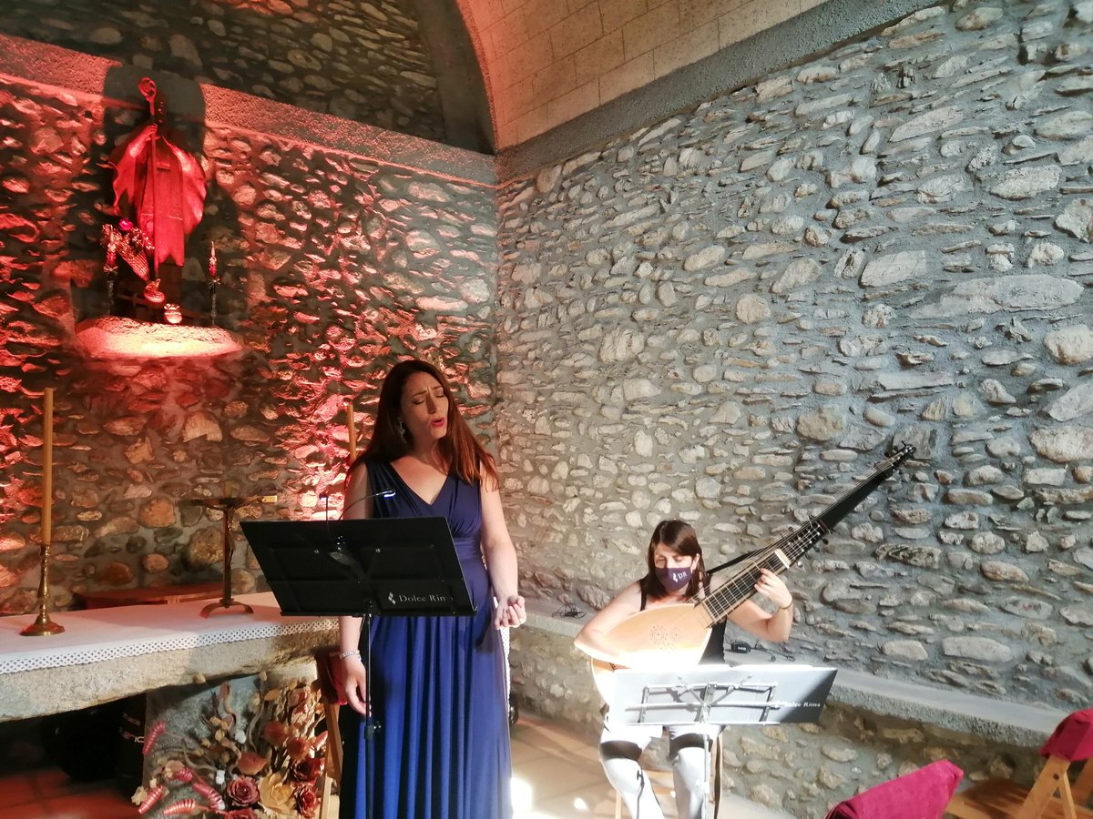 Julita Viñas i Paula Brieba són <a href="/dolce_rima/">Dolce Rima</a> i són una delícia cantant i tocant música del Renaixement. Busqueu el seu disc 'Al Alba venid'. Els hem sentit a Llívia, al <a href="/Festival_FeMAP/">FeMAP</a>