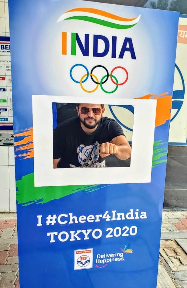 jindalhpc's tweet photo. Ace Cricketer and our patron Mr. Suresh Raina @ImRaina cheered for  #IndiaAtOlympics from our retail outlet M/s Bedi Motors, Race Course Road, New #Delhi. 
#Tokyo2020
#Cheer4India @HPCL @hpcl_retail @MehtaniRajesh @Rg03Goel @bedimotorshpcl https://t.co/mwprt6fxlz