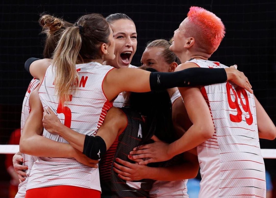 #BizVoleybolUElkesiyiz #FileninSultanları #Voleybol #Tokyo2020 Harikaydınız kızlar. İzlemeye doyamadık 😍😍😍