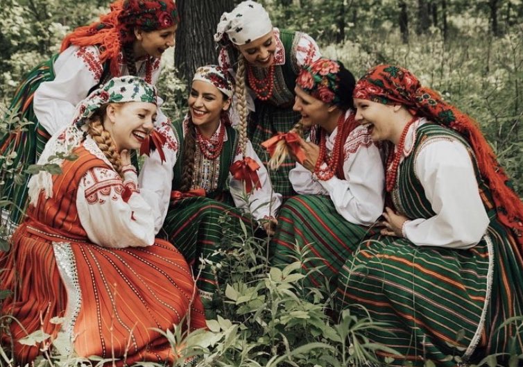 easteuropeworld's tweet photo. Folk clothing of Kurpie Białe region, Poland https://t.co/AiNVXO5lPy