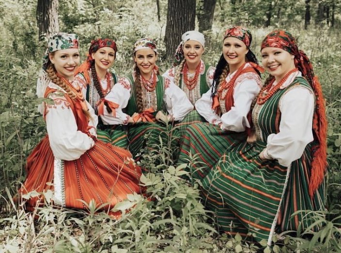 easteuropeworld's tweet photo. Folk clothing of Kurpie Białe region, Poland https://t.co/AiNVXO5lPy