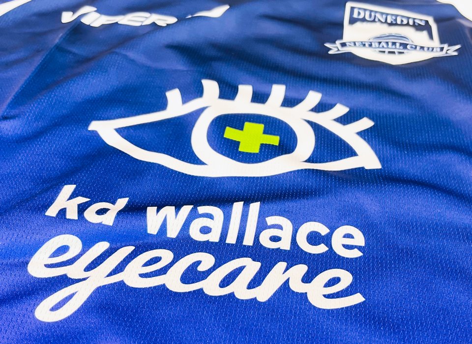 OptometryToday's tweet photo. “It has been a difficult year for many families and when I heard the team were getting new uniforms, I offered to pay for part of it." Independent optometry practice @KDWeyecare supports @DunedinNetball junior section with sponsorship for a new uniform. https://t.co/RlNc7Sbg15 https://t.co/zXnRggVWER