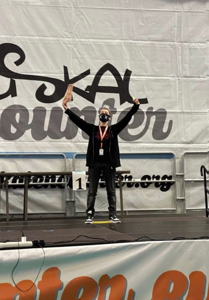 KoalakStudios's tweet image. Zorionak @Koala_Rabioso por ese primer puesto en #Setups de la  #Ee29

Gracias a @COOLMODcom y @elgatoES también va para ustedes! 

Eskerrik asko @euskalencounter por una edición más de lujo ❤️

#EuskalEncounter #KoalaRabioso #Bizkaia #PCdelaNasa #ICC