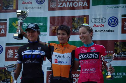 Babelia1's tweet photo. #Tokyo2016 Qué recuerdos de la Copa de España de Zamora, con la victoria de Anna Ramírez (foto @kapelmuur29). Adjunto foto de @AnnaKiesenhofer liderando la CdE en Roldán (foto Energy Fig) https://t.co/1ulHKW1ygY