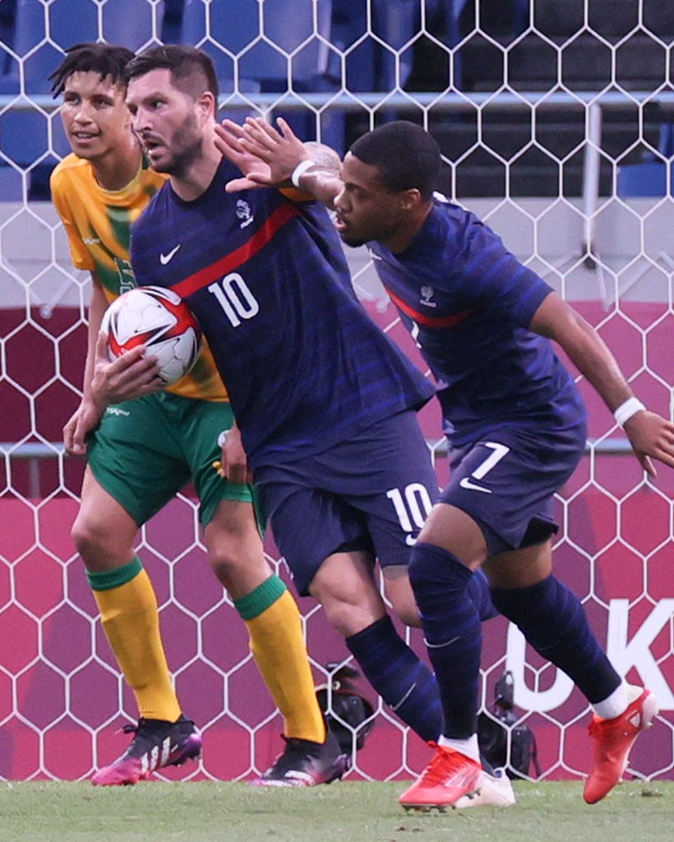 brfootball's tweet photo. HT 🇫🇷 0-0 🇿🇦
53’ 🇫🇷 0-1 🇿🇦
57’ 🇫🇷 1-1 🇿🇦
72’ 🇫🇷 1-2 🇿🇦
78’ 🇫🇷 2-2 🇿🇦
81’ 🇫🇷 2-3 🇿🇦
86’ 🇫🇷 3-3 🇿🇦
90+2’ 🇫🇷 4-3 🇿🇦

Andre-Pierre Gignac scored a hat-trick and then assisted a last-minute winner for France against South Africa 😱 https://t.co/7cGlWITchh