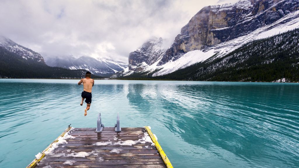 PhySoc's tweet photo. #FACT: Drowning is the leading cause of death in those undertaking sport.
During our #ExtremePhys19 conference, @ProfMikeTipton gave a talk on immersion in cold water, sudden death & prolonged survival. Watch it now: https://t.co/6bzuQ57TrO #DrowningPrevention https://t.co/l75k9cp13d