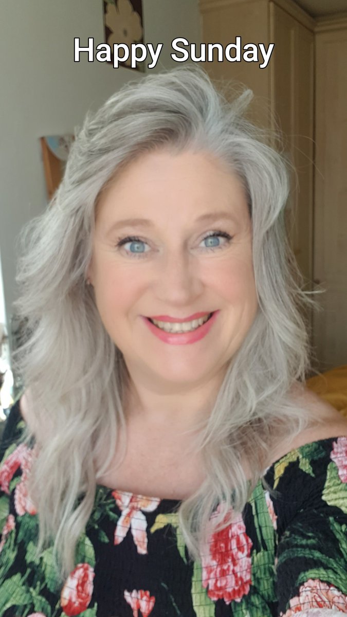 DawnSpraggActor's tweet photo. The Sky is grey 
So make your own sunshine. https://t.co/9YYFbf2TaH