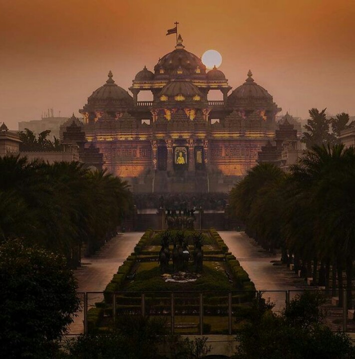 desi_thug1's tweet photo. The path to the almighty leads through our divine mandirs https://t.co/gWWucxNjXz
