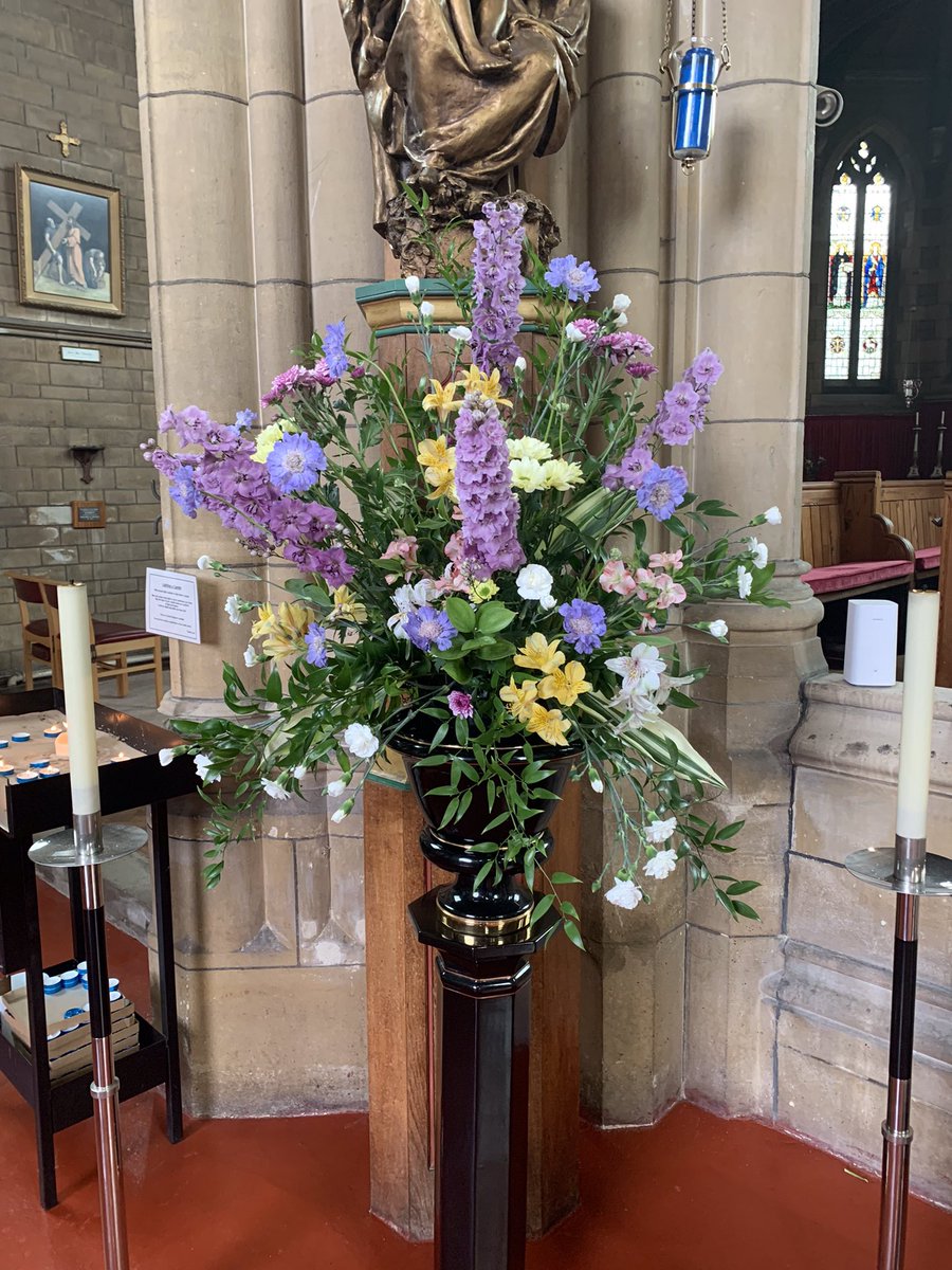 StMarysPB's tweet photo. Thanks to our talented #FlowerGuild ladies - #BeautifulFlowers https://t.co/A4b5rh0IB1