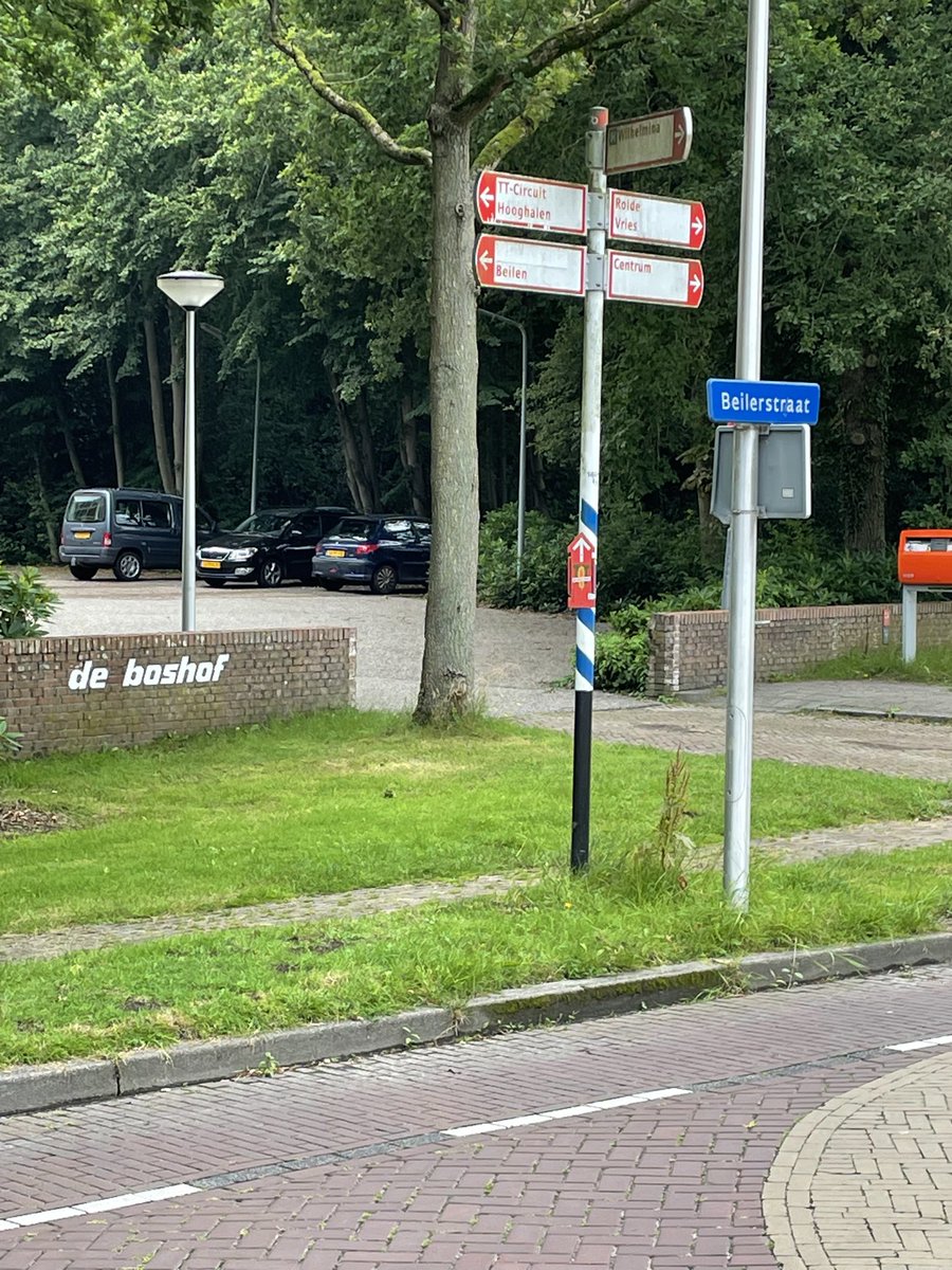 henklinstra's tweet photo. Pas geplaatst, hoek Beilerstraat Port Natalweg en dan dumpt men dit erachter,@assen.nl . Schande! https://t.co/31MeVBccAf