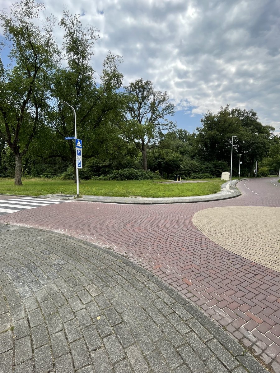 henklinstra's tweet photo. Pas geplaatst, hoek Beilerstraat Port Natalweg en dan dumpt men dit erachter,@assen.nl . Schande! https://t.co/31MeVBccAf