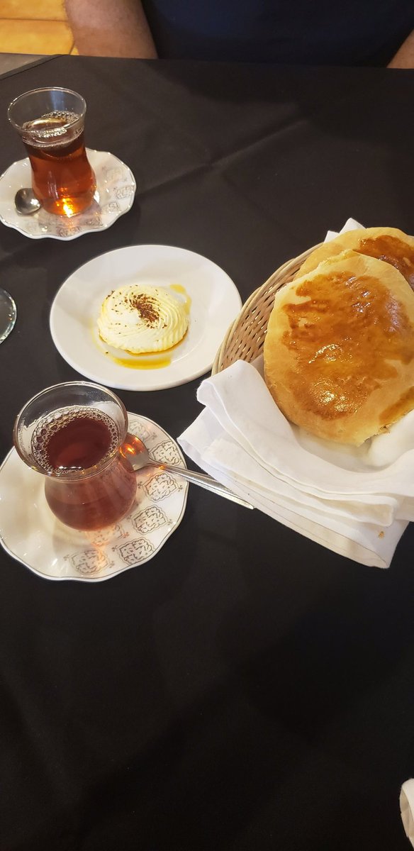Turkish tea at Ephesus Restaurant in Dallas, TX. 🤤🤤#wortheverycarb #blacktea #makeminetea #dallasfoodie