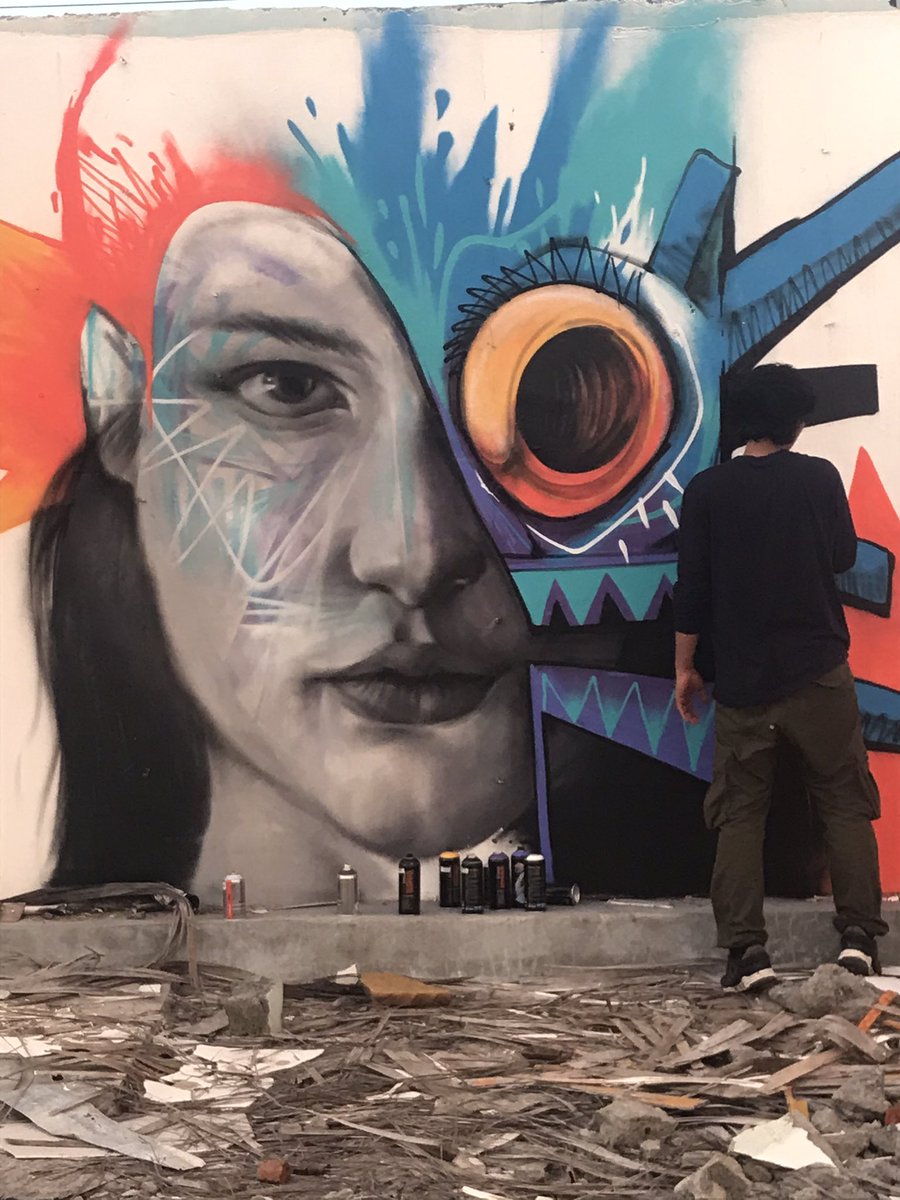 dnztwo's tweet photo. Collaboration with @herzven_ before pandemic π¦
#mural #spraypaint #herzven #dnztwo
#bali #indonesia #StreetArt https://t.co/nLPRVU2uei