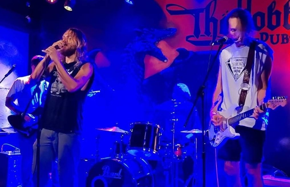 Easily our best gig at The Hobbit everrr!! So pumped to be back playing in front of PEOPLE!! Massive thanks 2 Mighty Magic Animal for arranging it and to Emily on the sound desk

Vids available tnx to Andy youtu.be/K827Of6PnGA

#LiveMusic #NewMusic #punk #grunge #bestgig