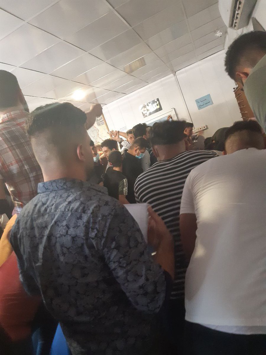 shahadkarem's tweet photo. خلي العالم يشوف التباعد بعينه بأي قانون اي شخص ينشر الوباء متعمد يتعاقب احنه المن راح نقاضي  ؟؟؟؟؟؟؟ 

#Biden_save_the_students_iraq @POTUS @JoeBiden #الغااااء_الحضووووري #ارواحنا_لو_الرصانة_يالكاظمي https://t.co/69Tn5nMwL3