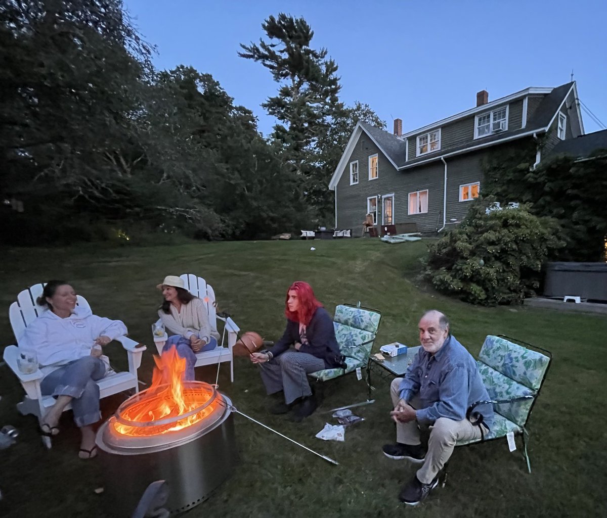 jpcaponigro's tweet photo. Waiting for the moon to rise and the stars to come out last night.
#fire #friends #gnts #smores #timeinourhands https://t.co/GdFB2cVbdh