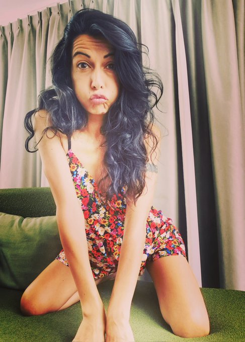 Quand le r&eacute;veil n'est pas facile et que j'ai la gueule de bois &ccedil;a donne &ccedil;a 😅 La suite sexy de ce r&eacute;veil<a href="/tag/confinement"class="tags"><span>#confinement</span></a><a href="/tag/quarantine"class="tags"><span>#quarantine</span></a>