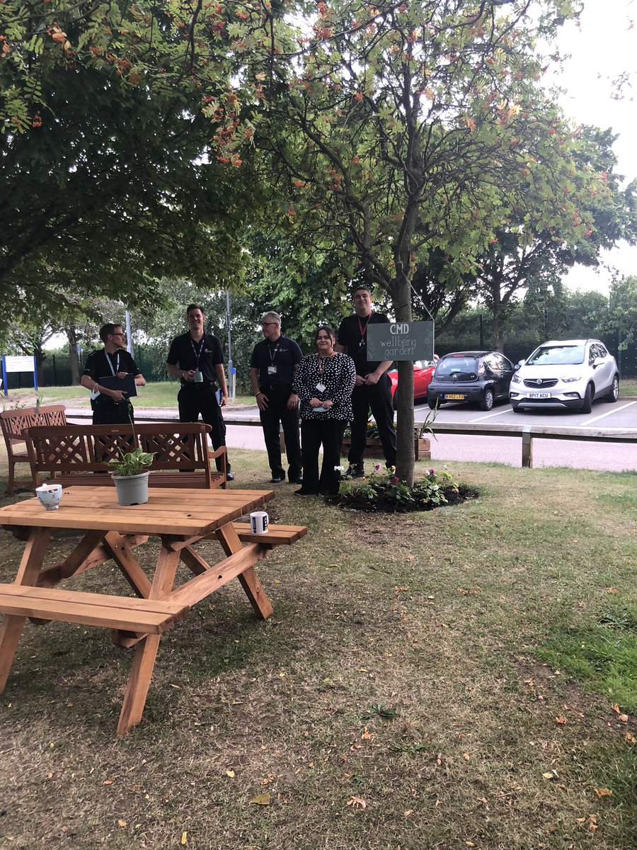 Briefing with our great control room supervisors in their lovely well-being garden ahead of last night’s night time economy operation. Good to see people back enjoying the evening safely and mostly good-natured. Thanks all 👏👏 #teamleicestershire <a href="/leicspolice/">Leicestershire Police</a>