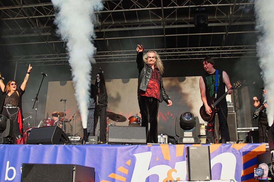 Hale Barns Carnival tweet media