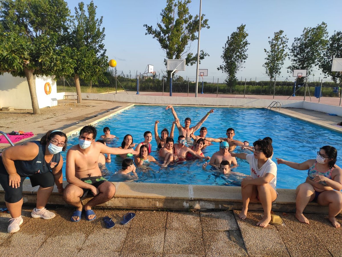 BSnRasgos's tweet photo. Ponemos fin al III Campus BSnR Chema González 🏀💪🏽

Solo poderos daros las GRACIAS tras este campus tan especial. Gracias por confiar y apoyarnos una vez más😍
Ha sido una semana muy emocionante que llevábamos esperando mucho tiempo. ¡Nos vemos muy pronto en la pista amigos! 🏀😀 https://t.co/rOe1gBJjMt