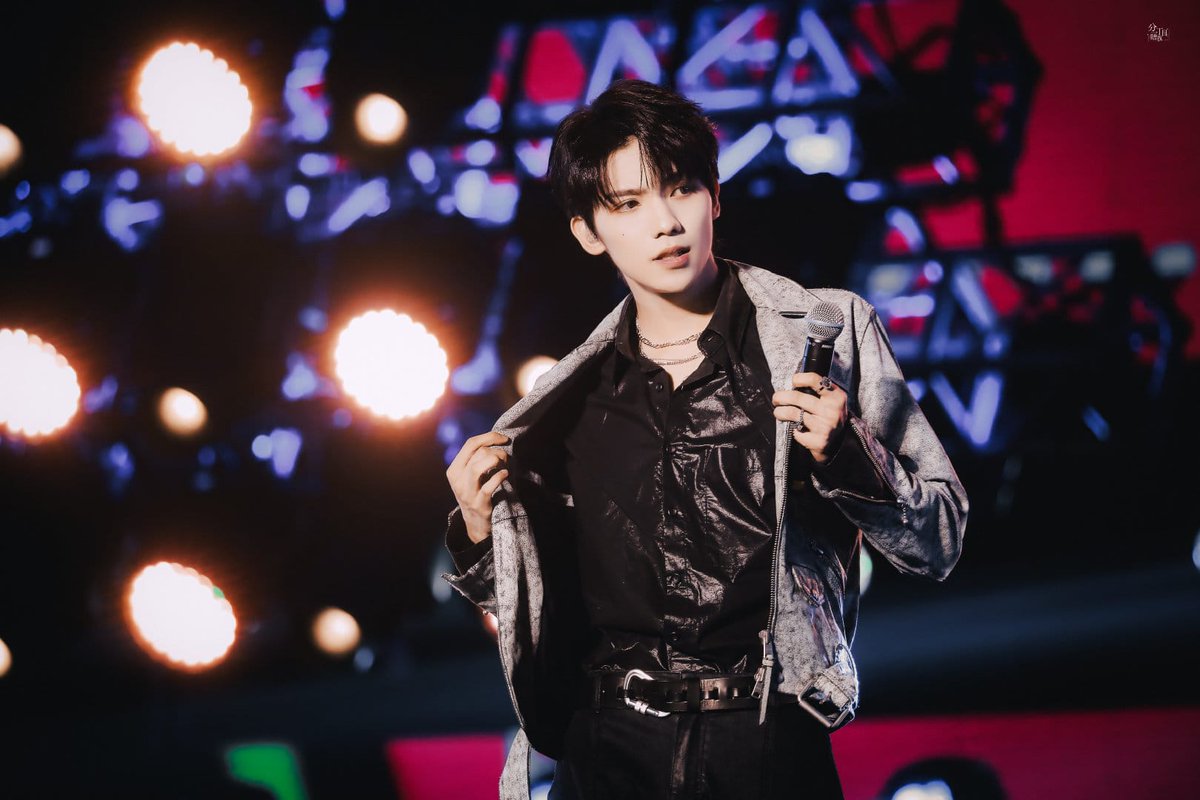 Who says the first c is final c?

Us. We did it guys. We've debuted.

Congratulations to Luo Yizhou, for ranking number 1 and becoming the centre for QCYN3's debut group, IX/ X-FORM!