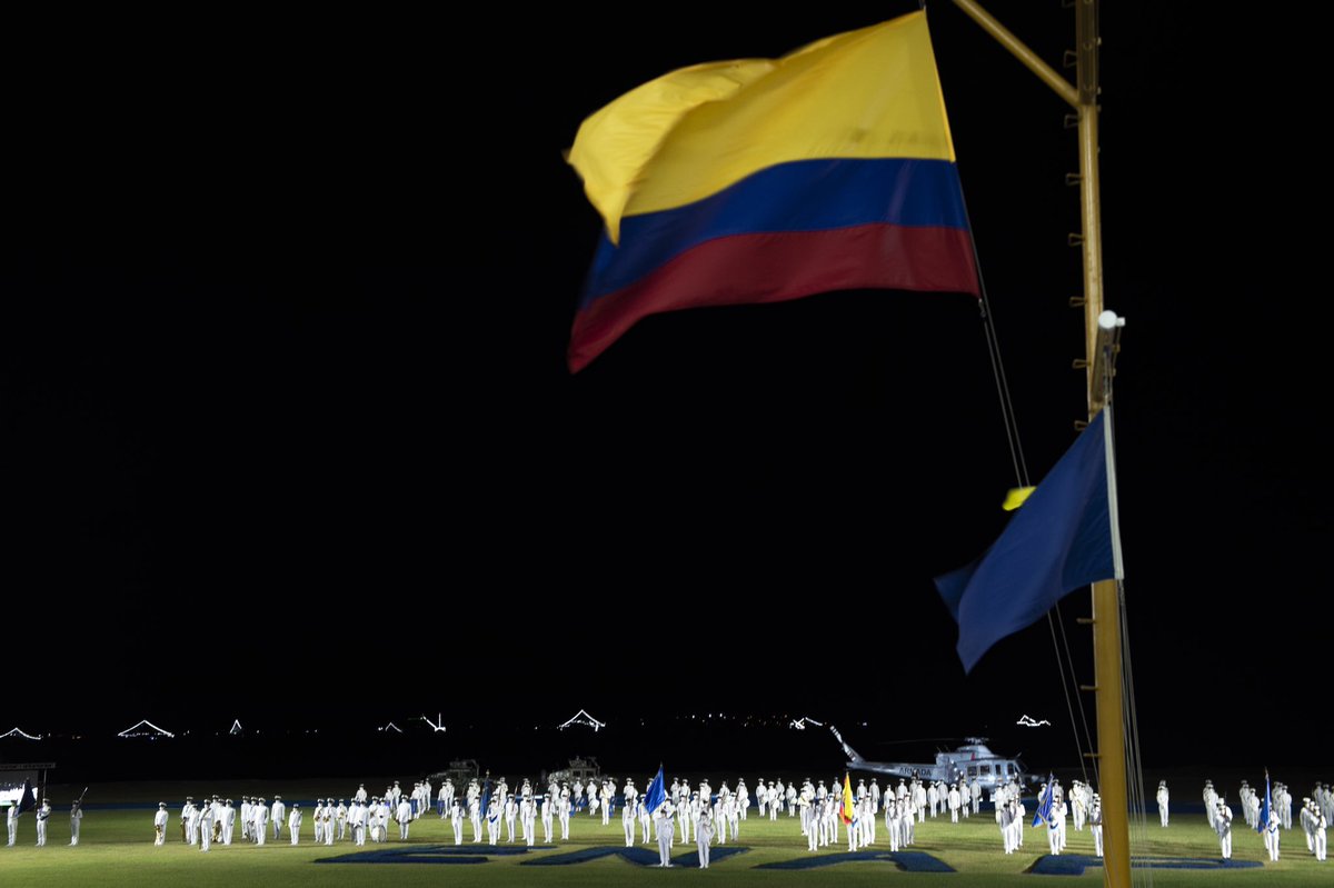 Diego_Molano's tweet photo. Celebramos los 198 años de la @ArmadaColombia, hombres y mujeres que defienden el azul de la bandera desde mar, río, aire y costa #ModoAzul https://t.co/r4W1FWfyyK