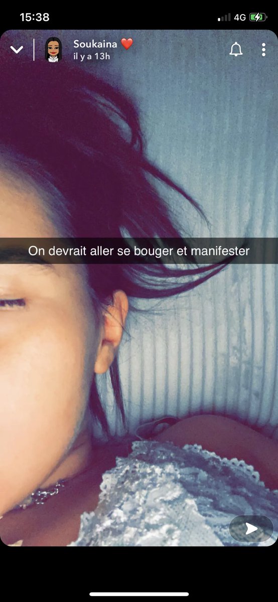 InayaCoco's tweet photo. #soukainatwosisters qui pense faire bouger les choses affalée sur son canapé … les gens sont déjà dehors idiote #AntiPassSanitaire https://t.co/rtqdi4Mltb