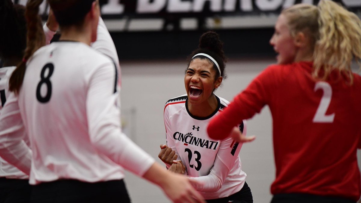 NCAAVolleyball's tweet photo. Former @GoBearcatsVB superstar @jtomm19 had an incredible #Olympics debut with 18 kills on 23 attempts in @usavolleyball's sweep of Argentina.

In 2018, Thompson set the #NCAAVB single-season (2008-present) records with 827 kills and 1,807 total attacks.

#OlympiansMadeHere https://t.co/rS3xuzHtVE