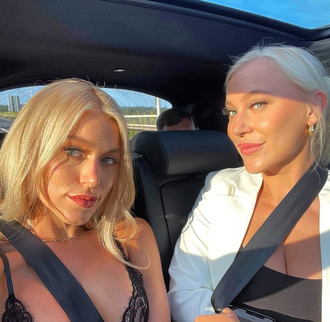 Me and Elle ft the forehead in the back 🤣 https://t.co/7VC6WHZc0t