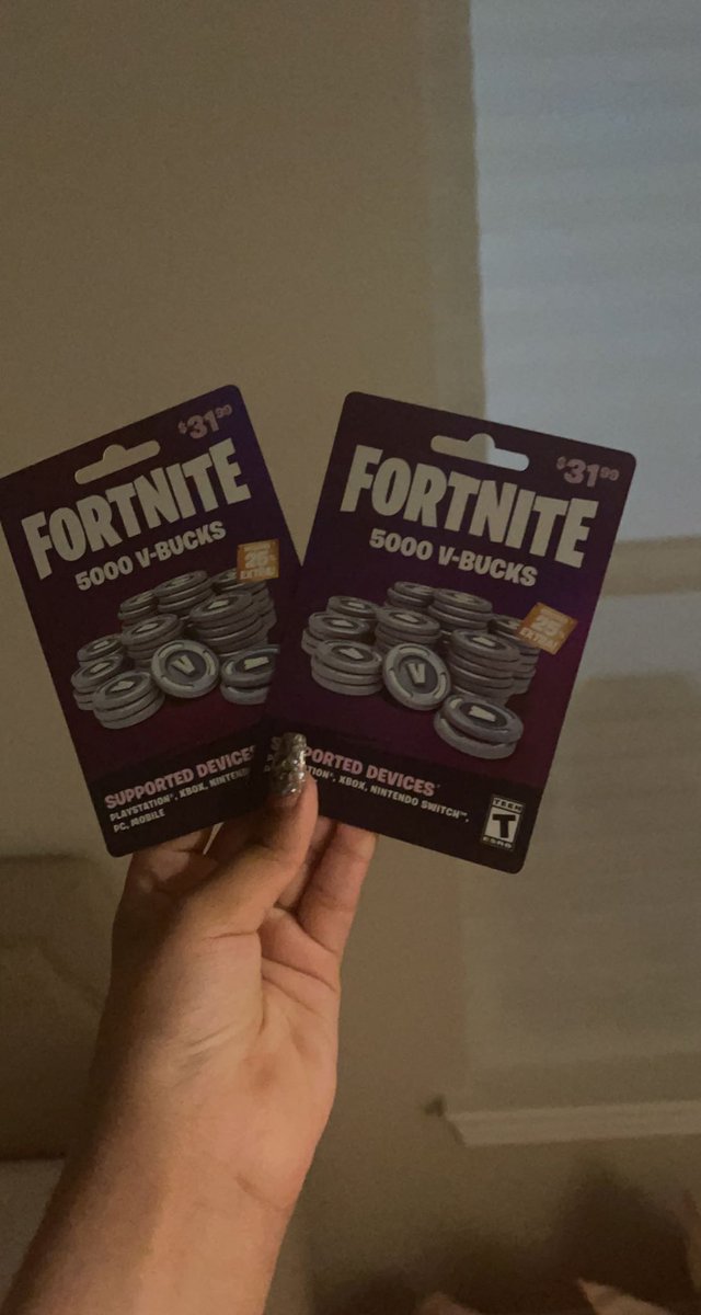 HysterPC's tweet photo. I’ll give 5000 V-Bucks to 2 different people who retweets this tweet + follows @scarwtff &amp; myself 

Ends in 24 Hours 🚨 https://t.co/BahTL7Ki9f
