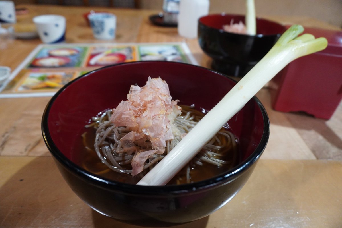 すよん 大内宿といえば ねぎそば ネギを箸代わりに食しました ただ薬味にしてはネギ1本は流石に食べきれませんでした すよん 大内宿といえば ねぎそば ネギを箸代わりに食しました ただ薬味にしてはネギ1本は流石に食べきれませんでした