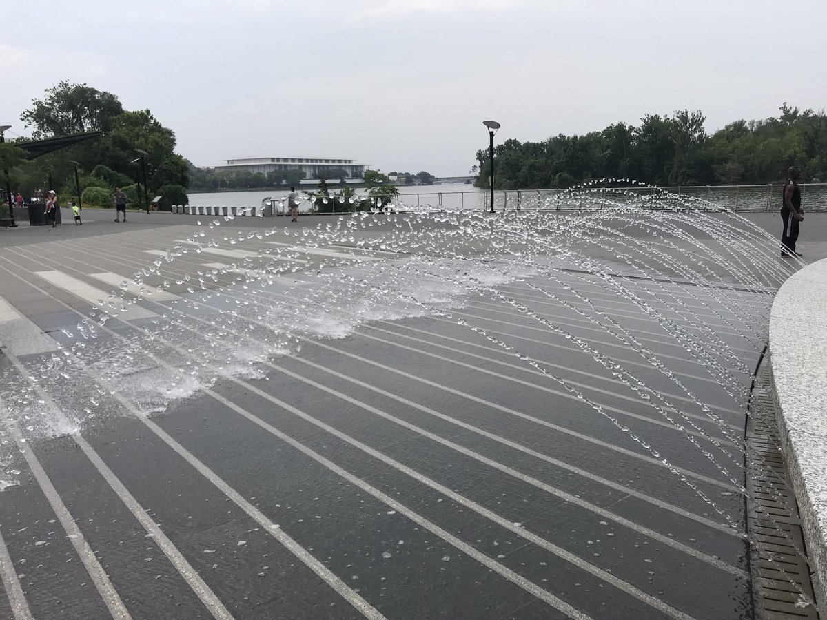 gustrow's tweet photo. At Georgetown before the hot and humid weather arrives ⁦@capitalweather⁩ https://t.co/62MtMGESfK