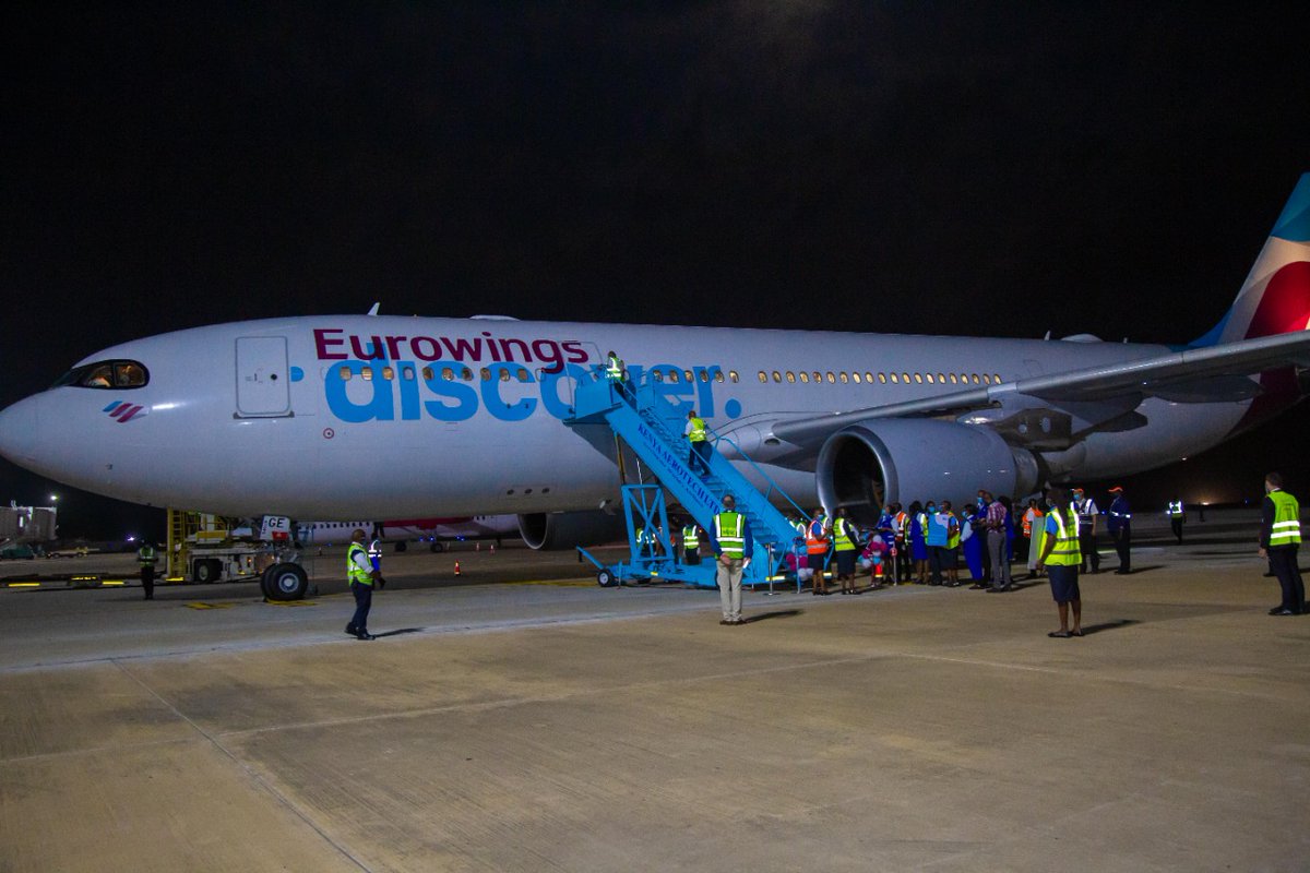 tunajibu's tweet photo. We are pleased to welcome 150 passengers in Mombasa - on Eurowings Discover, maiden flight; the newest leisure airline within the Lufthansa Group. Eurowings Discover will have two weekly flight services from Frankfurt, Germany to Mombasa, Kenya. #MagicalKenya 🇰🇪 https://t.co/zmUyrLfnAf