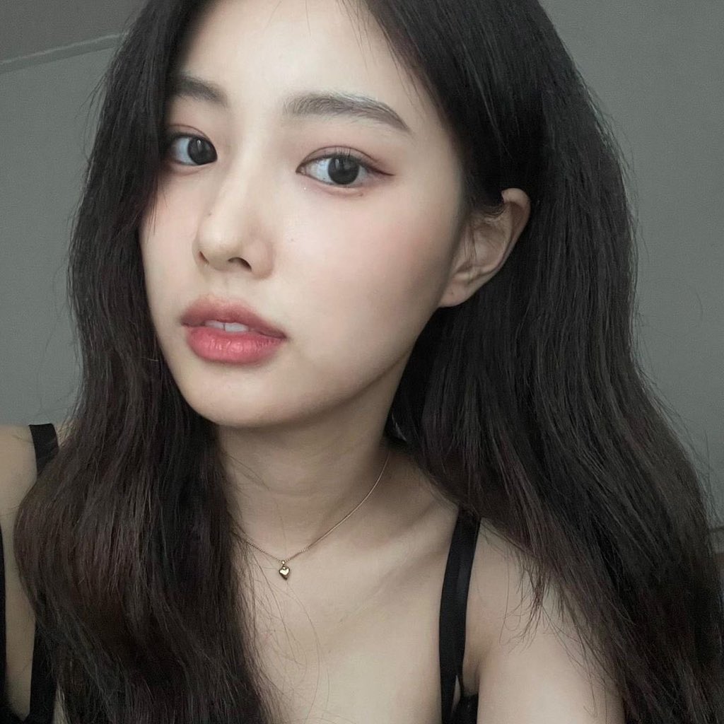 sndolls's tweet photo. she’s so gorgeous https://t.co/Nq4FkNcHfm