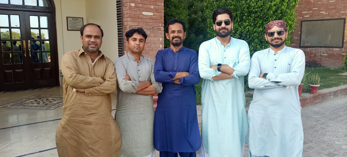 sultanrind24's tweet photo. میں جُھکا نہیں ، مَیں بکا نہیں
کہیں چُھپ چُھپا کے کھڑا نہیں
جو ڈٹے ہُوئے ہیں مَحاذ پر مُجھے اُن صفوں میں تلاش کر❤️✌️❤️
#StandWithSultanRind https://t.co/V1HnfV3QaJ