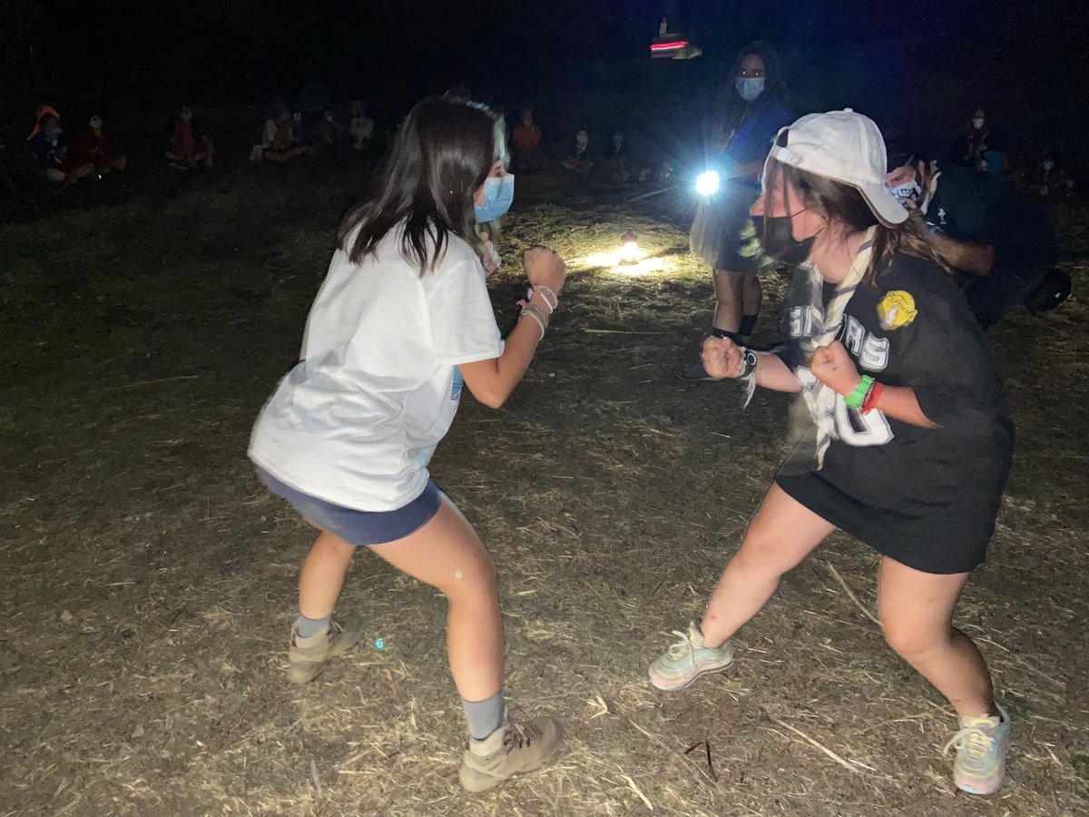 ¡Día 8 de campamento! Se acaban las marchas, seguimos con actividades y esta noche tuvimos ¡el Festival de Navarrock! Podéis ver las fotos y las actuaciones del festival en la nueva página del diario de Navalagamella 2021: gsorion.wixsite.com/librodecampame… #gsorion #scouts #campadeverano