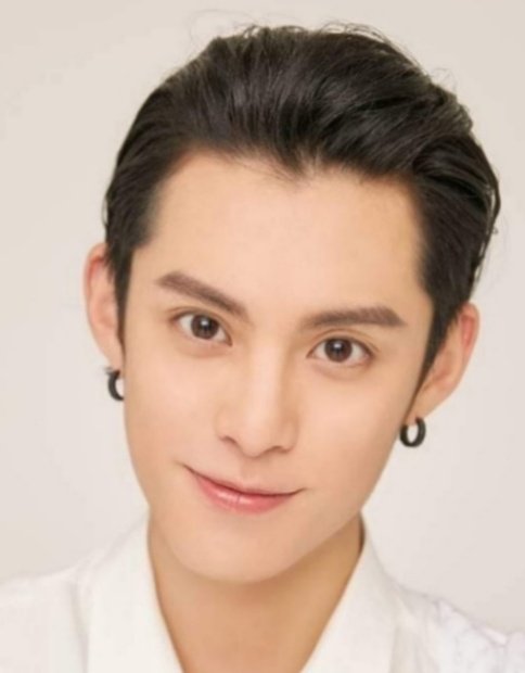 MissBeng31's tweet photo. `
#WangHeDi #AoRuiPeng 
``Before having a chance to look at it carefully, at first glance, you might mistakenly think they are twin brothers ``🤗

#DiYue #YueDi 🤍🖤
#ShenYue #DylanWang 💛💜
#MyFunCorner #FunEdit ✌️🤗 https://t.co/IzoXmTGKoA