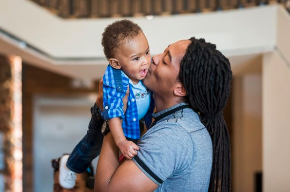 RMHGlobal's tweet photo. On this #NationalParentsDay, we're celebrating RMHC parents! RMHC programs support parents with compassionate care so they can focus on what matters most: their little ones. 👪💙 

#KeepingFamiliesClose https://t.co/9wneuMTrn5