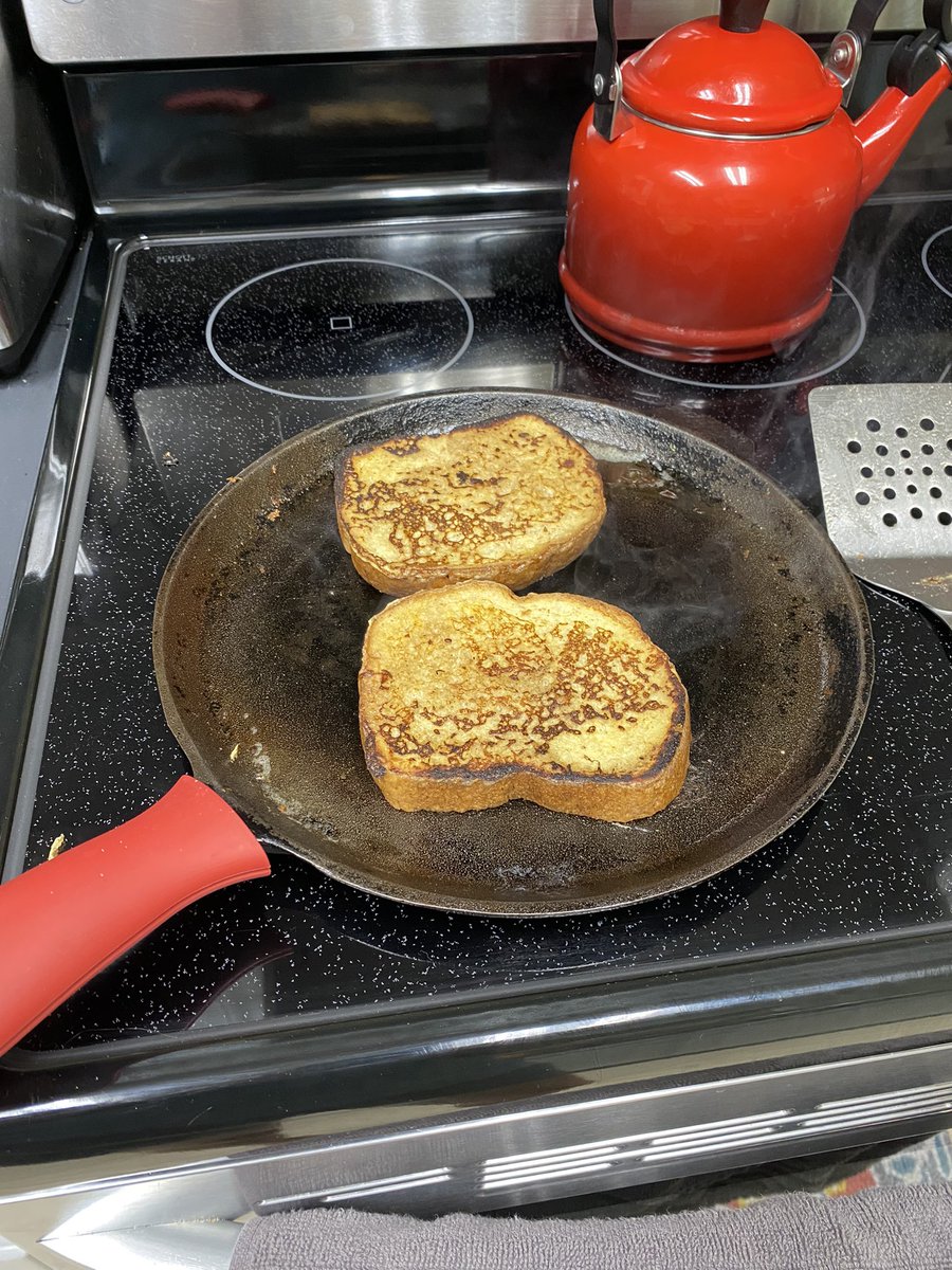 DanielleEuph's tweet photo. Like most things in my life these French toast also have bourbon in them!!! #bourbonfordays #loveforbourbon #kentuckystraight #onethingisstraightinthishouse https://t.co/nTzdLDuMtM