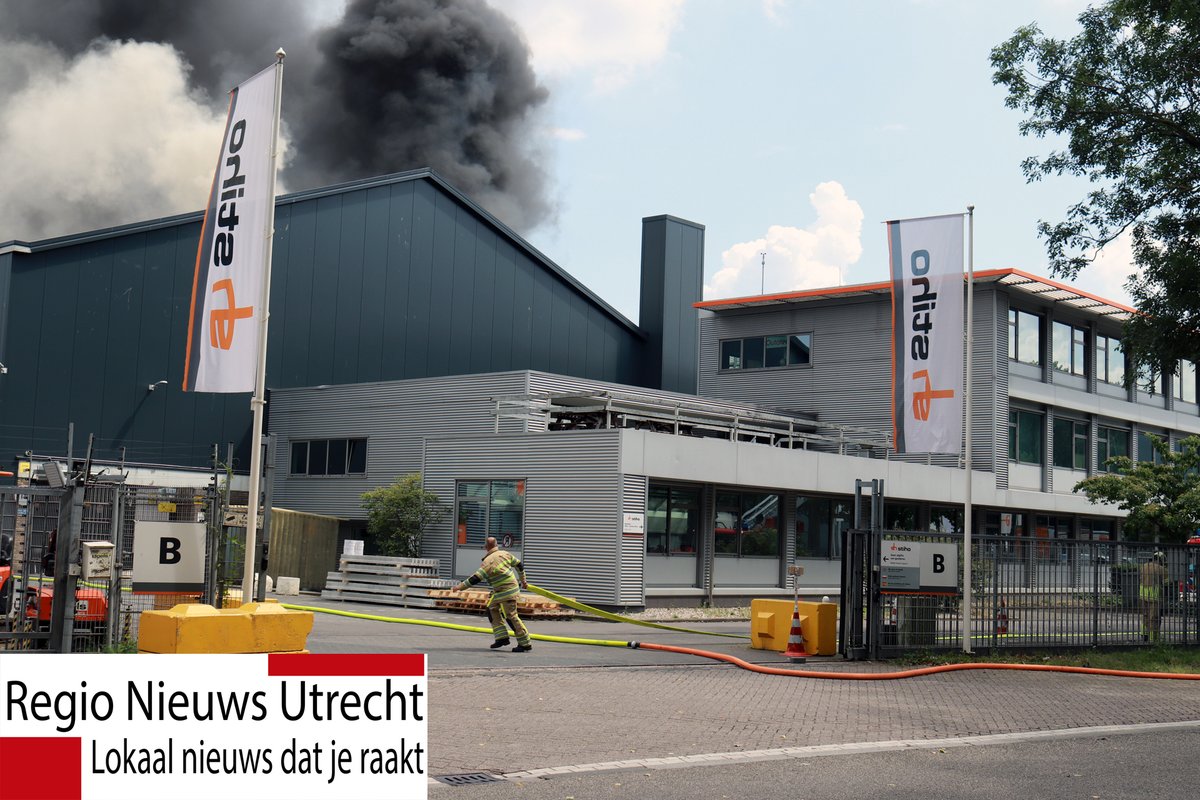 Grote brand uitgebroken bij bouwmarkt #Stiho in #Utrecht.
