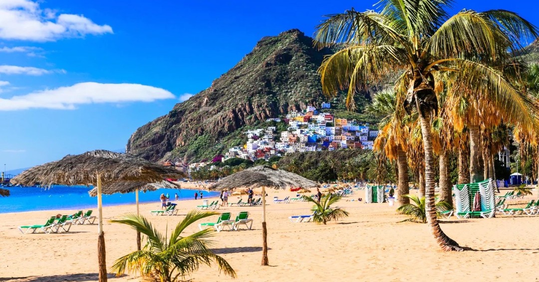 A truly amazing Island thanks to its diversity, weather and authenticity... 

Discover Tenerife's colours, flavours, sunshine and volcanic essence. hotels.tv/Tenerife

Find the holiday of your dreams with @visit_tenerife 

#VisitTenerife #Tenerife #AwakensEmotions