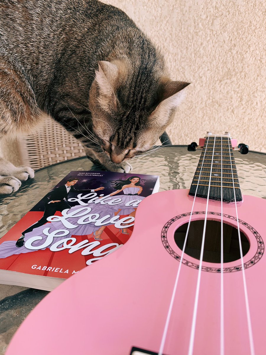 gabhimartins's tweet image. to celebrate that now we’re in the single digits... NINE (09) DAYS TO LIKE A LOVE SONG! time for another giveaway*, right? 🌞🌸

• RT+F
• ships where BD ships + Brasil always
• one winner
• ends on 8/29

* cat and ukelele not included.