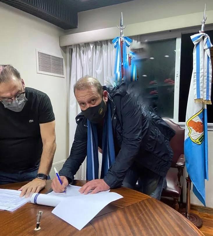 FFecootraun's tweet photo. ✅En el día de ayer nuestro presidente @ChristianMinoOk, firmó como precandidato en la lista de diputadxs provinciales de la Tercera Sección electoral del Frente de Todos de la provincia de Buenos Aires. https://t.co/a5ErRGsV09