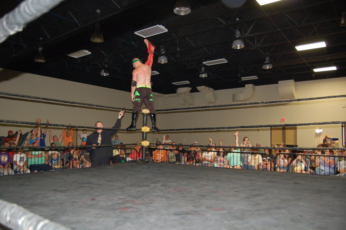 DamonSmith34's tweet photo. Helluva show last night at APW Declaration
We crowned a NEW APW Women's Champion @TheAvaWilde Our first ever APW Chaos Champion Jason Bruce. New #1 contenders for the APW Tag Titles @the_mass_exodus @Kari3K The PAK were suspended and Cleburne fans were on FIRE!! #APWTX #APW https://t.co/refse3SJmC