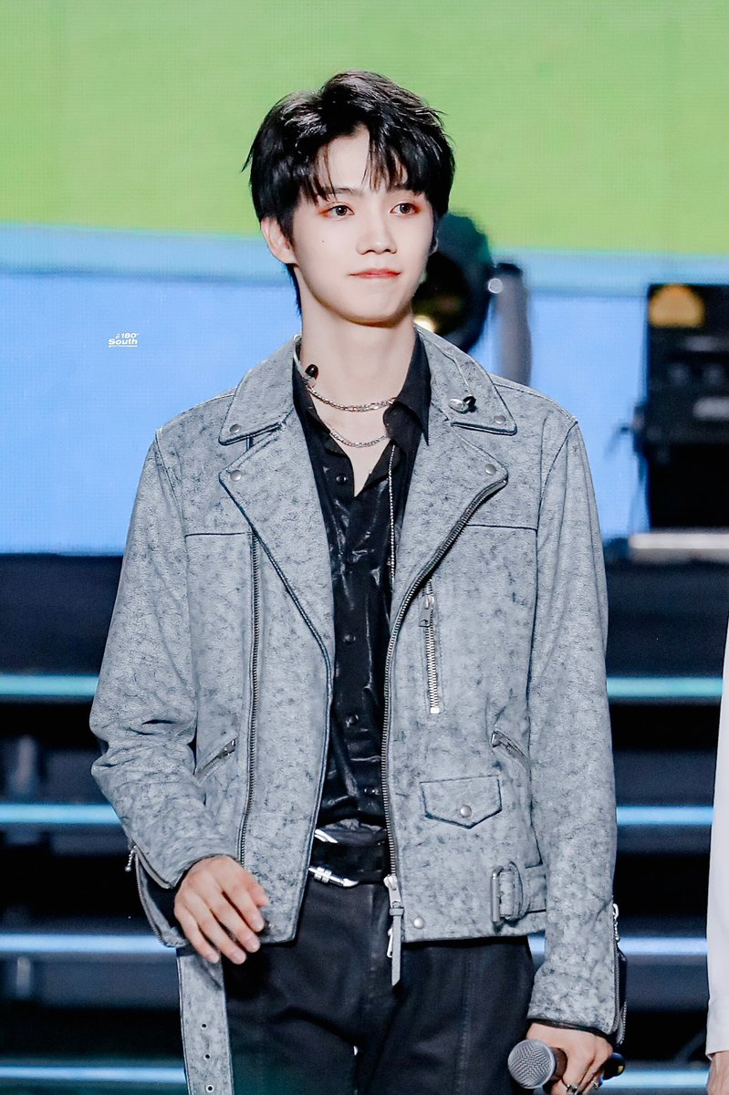 lyzarchive's tweet photo. 21.07.25 | Super Music Festival

© 180度以南·罗一舟

#罗一舟 #LuoYizhou https://t.co/lPiaGsASzt
