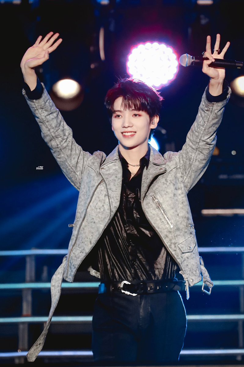 lyzarchive's tweet photo. 21.07.25 | Super Music Festival

© 180度以南·罗一舟

#罗一舟 #LuoYizhou https://t.co/lPiaGsASzt