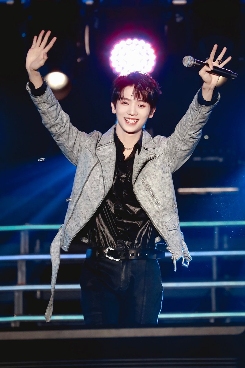 lyzarchive's tweet photo. 21.07.25 | Super Music Festival

© 180度以南·罗一舟

#罗一舟 #LuoYizhou https://t.co/qKls3IQR8B